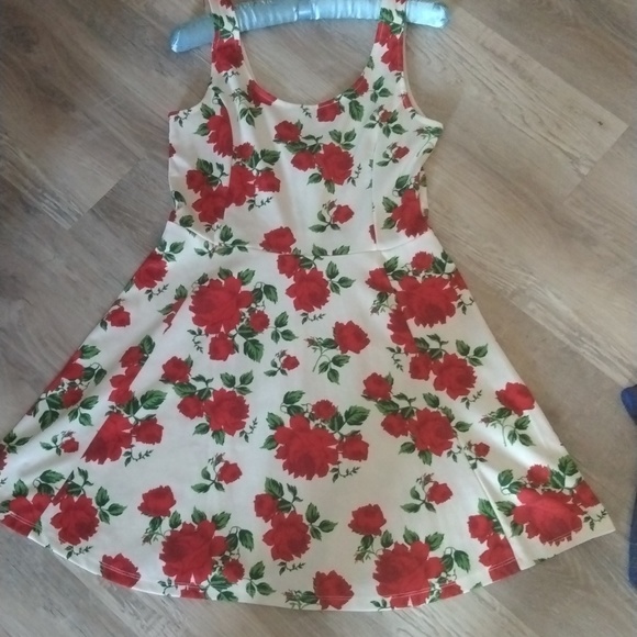 Clothes - Picture 5 of 12